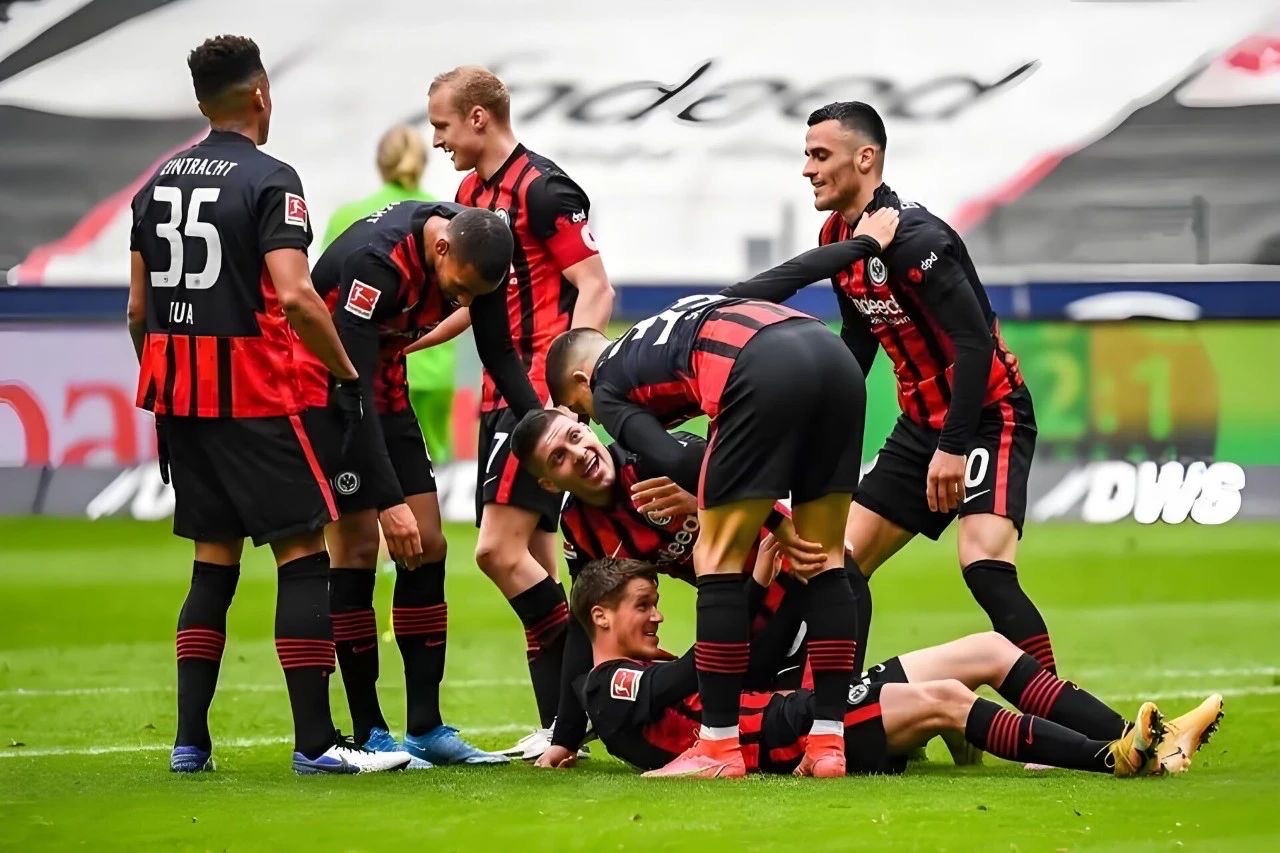 法兰克福主场不敌对手,成绩不尽如意的简单介绍 法兰克福主场不敌对手,成绩不尽如意的简单介绍