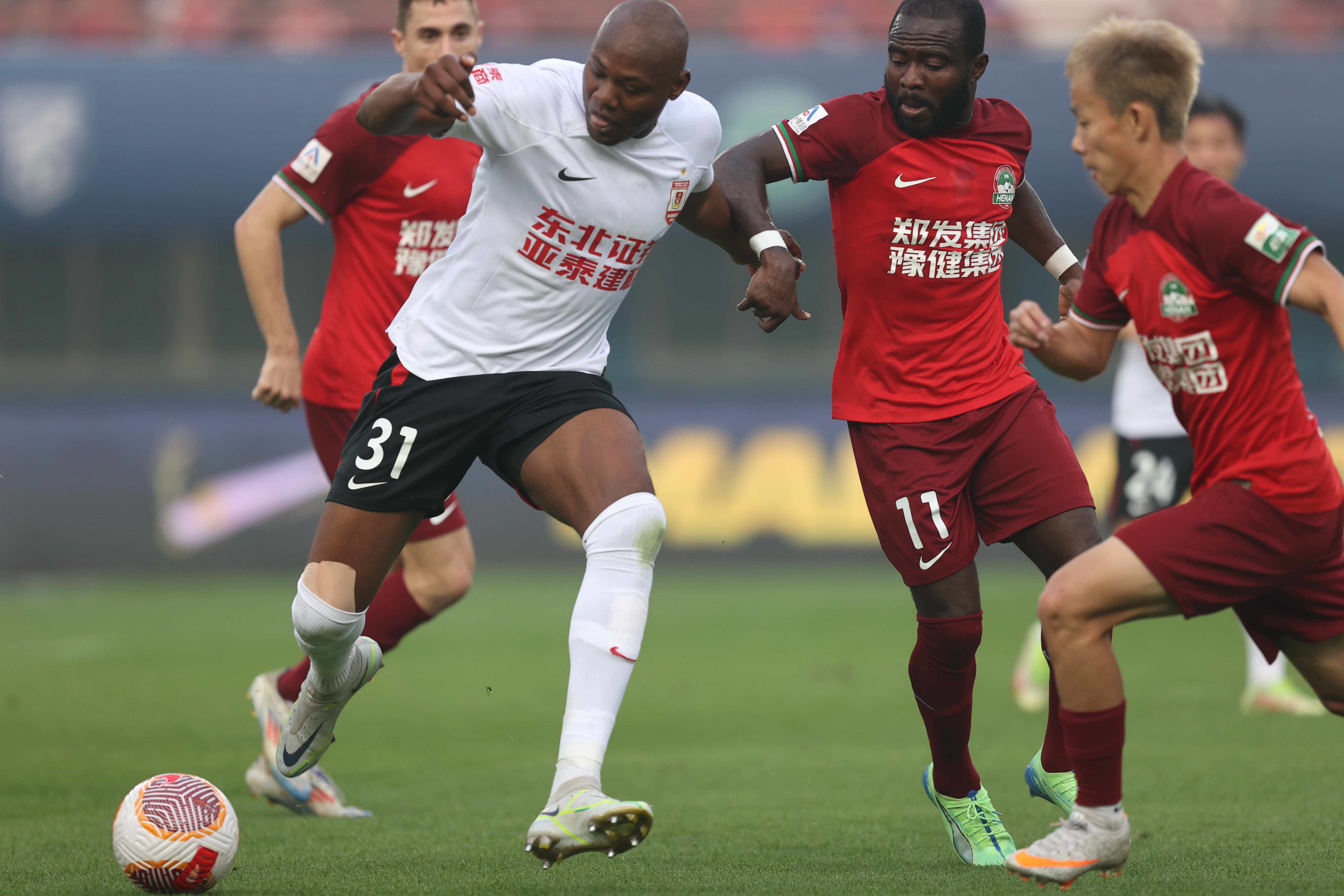 三亿体育体育网站入口-关于中超赛场热度不减，球迷热情高涨的信息