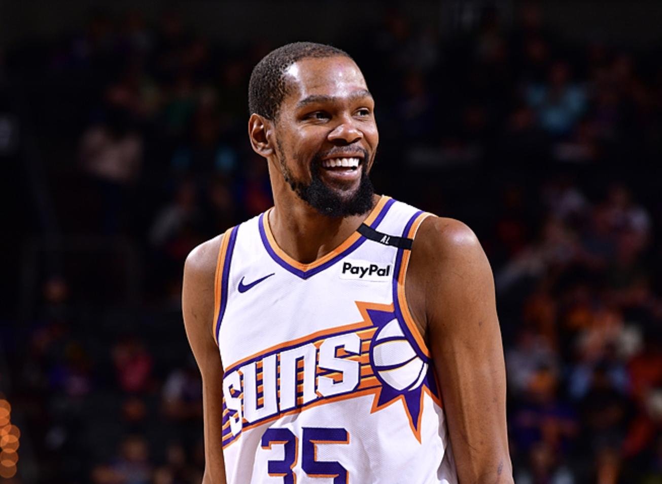 国王队的新帅带领球队走向胜利 国王队的新帅带领球队走向胜利