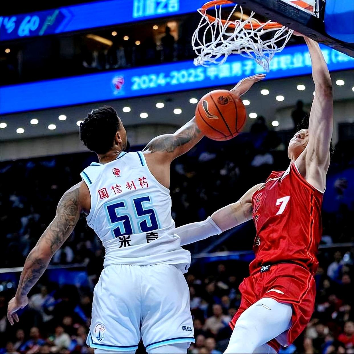 令人瞩目，比赛全方位展现实力，球员展现绝技的简单介绍