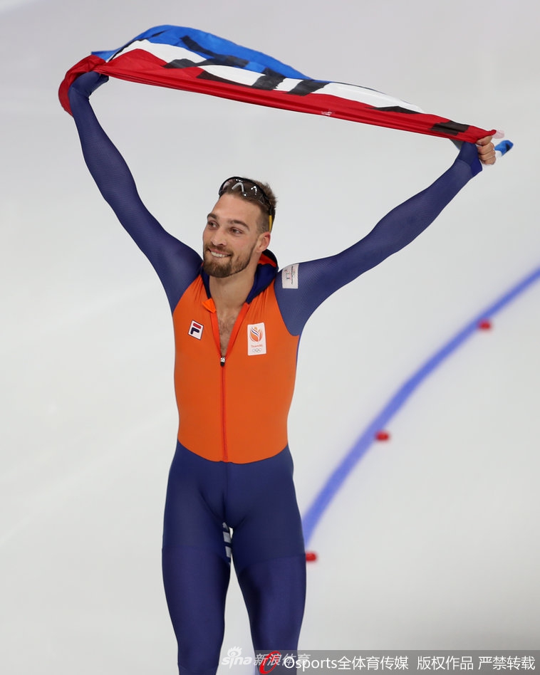 三亿体育体育官网入口-荷兰体操选手携手夺金,斩获团体冠军