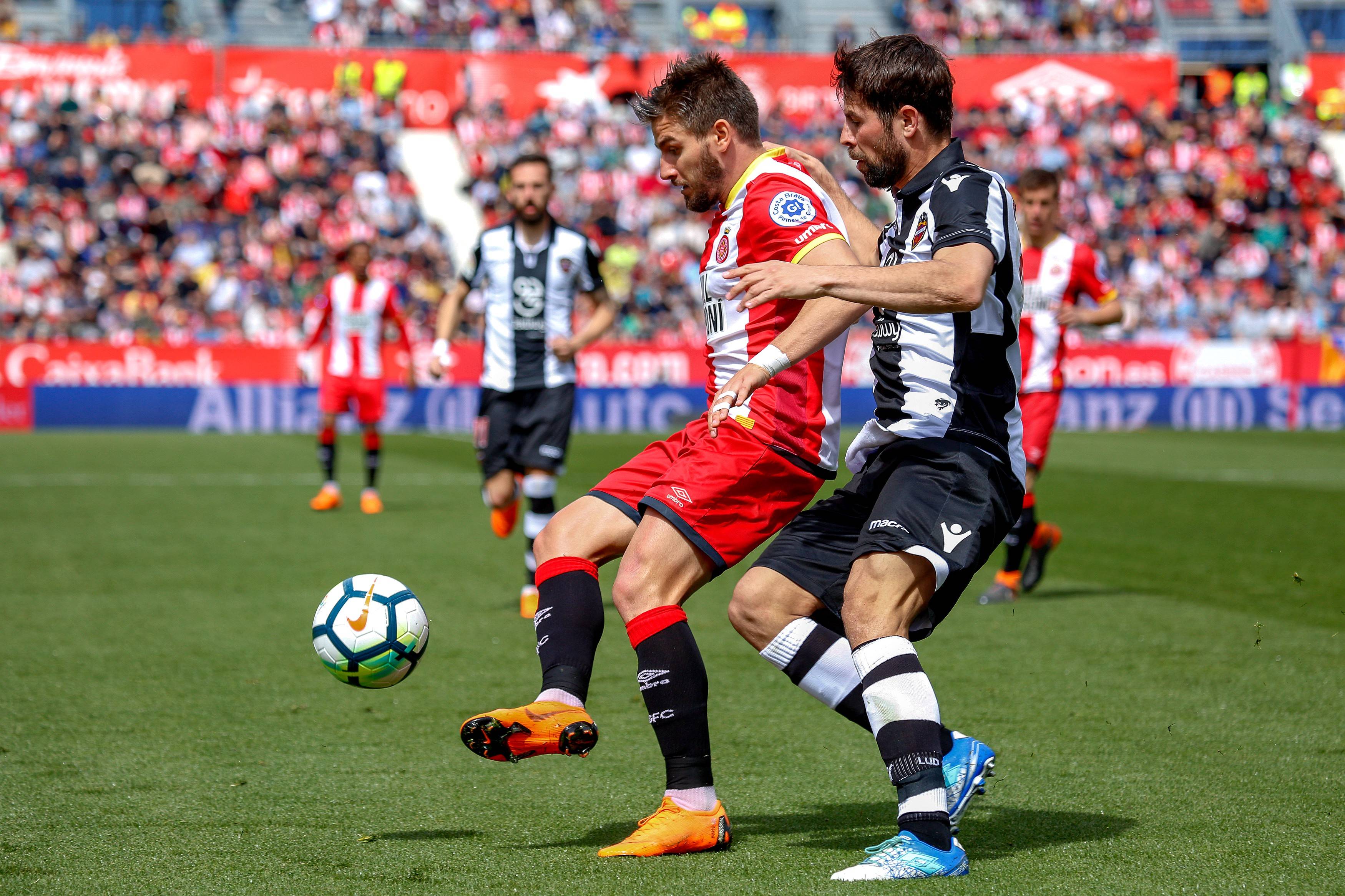 三亿体育体育登录入口-银河战舰客场告捷，皇马球迷欢呼雀跃