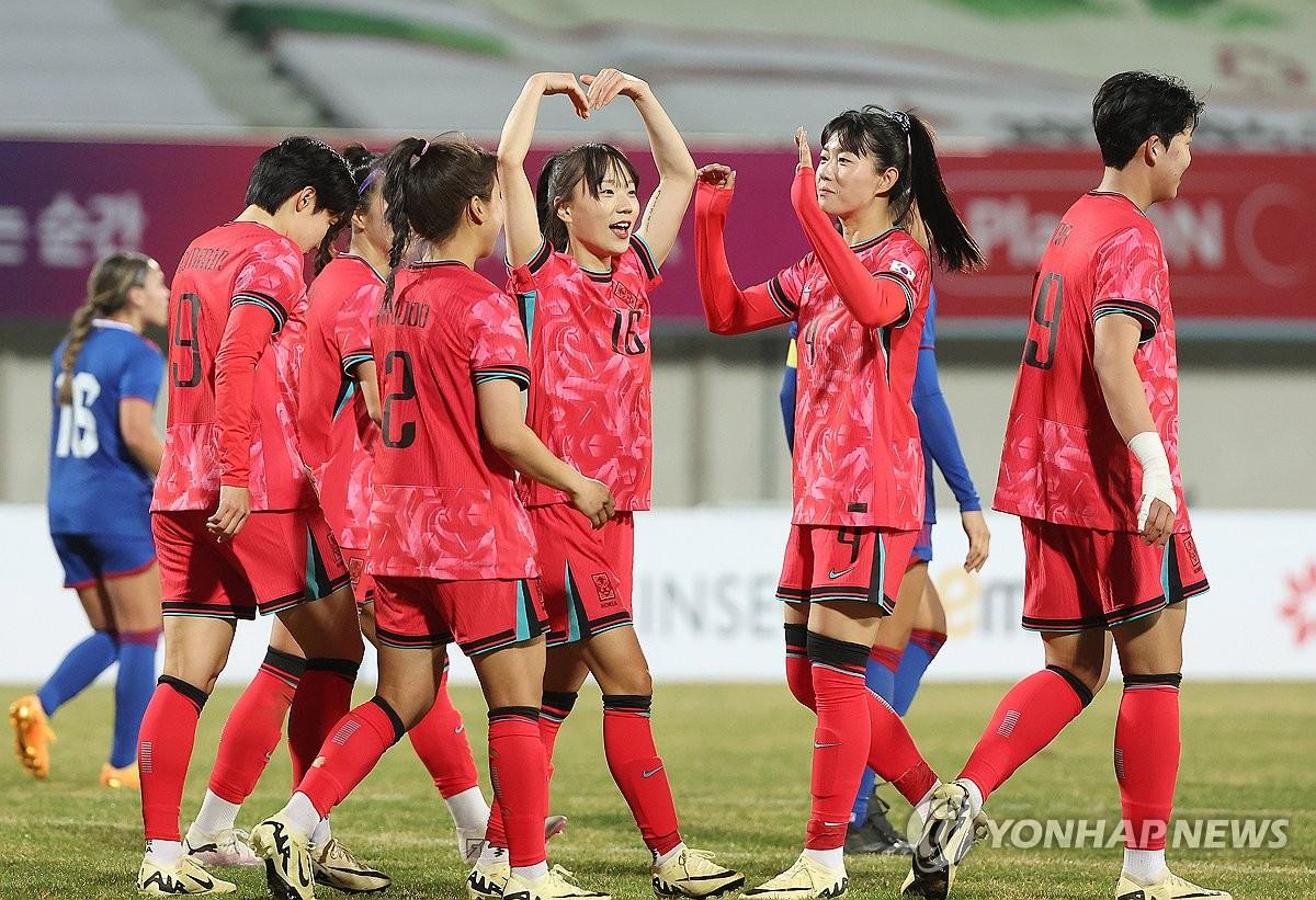 精彩足球盛宴:女足选手斩获胜利助威的简单介绍 精彩足球盛宴:女足选手斩获胜利助威的简单介绍