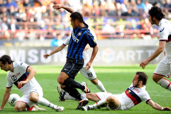 热那亚后卫因恶意犯规红牌遭停赛,球队战力受限 热那亚后卫因恶意犯规红牌遭停赛,球队战力受限