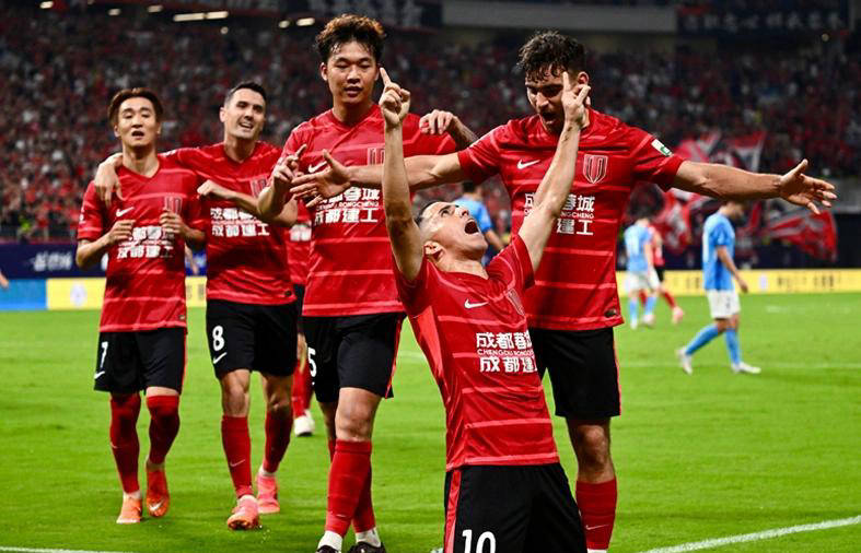 关于全队奋力追赶,球员团结一心奉献拼搏精神的信息 关于全队奋力追赶,球员团结一心奉献拼搏精神的信息