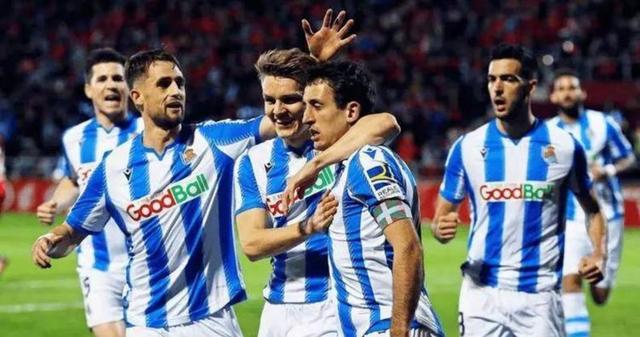 塞维利亚年轻后卫崭露头角，凭实力赢得认可