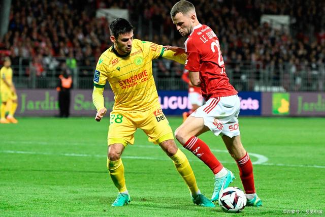 三亿体育体育网站-圣埃蒂安对战甘冈的比赛引发球迷期待