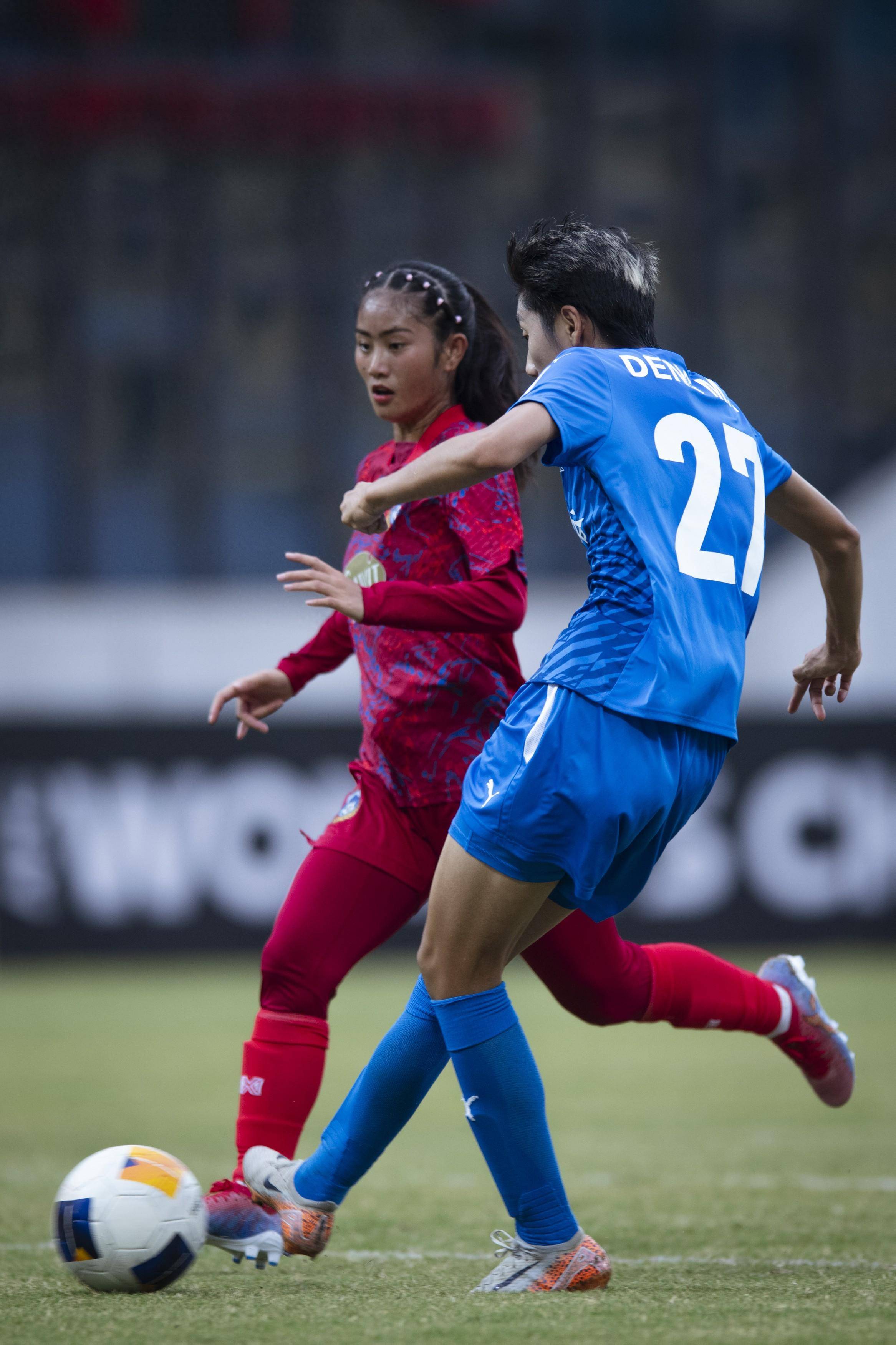 三亿体育体育课程-喜获全胜:女足队员斗志昂扬比赛连胜的简单介绍