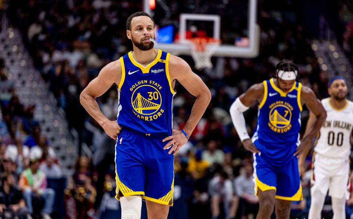 三亿体育体育视频-勇士遭遇连败，库里状态低迷，球队需调整战术