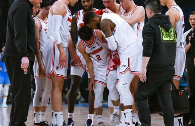 三亿体育体育教练-包含大名鼎鼎的球员伤愈归来,为球队再添利器!的词条