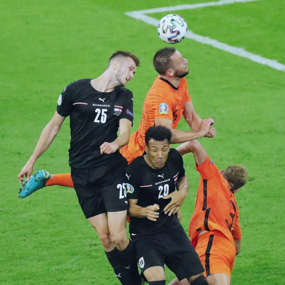 三亿体育体育新闻-关于战绩争夺!欧洲赛事热播,球队紧密对抗的信息