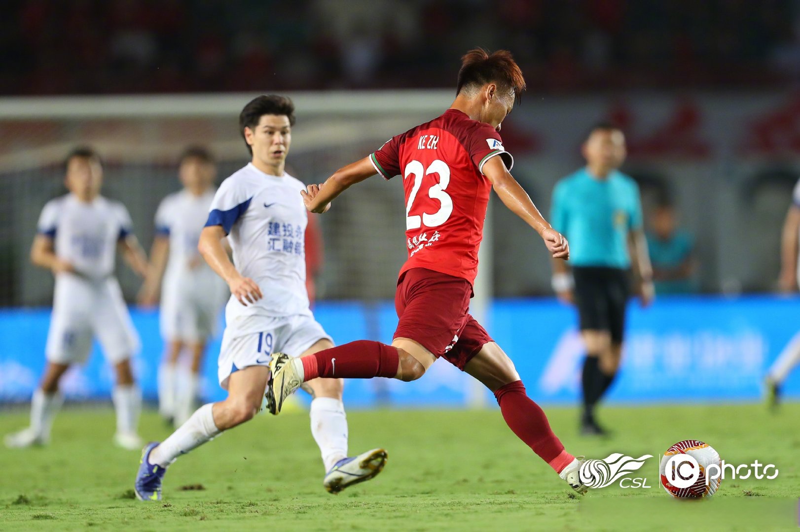 包含中超球队抵达客场备战,球迷热情接待的词条 包含中超球队抵达客场备战,球迷热情接待的词条