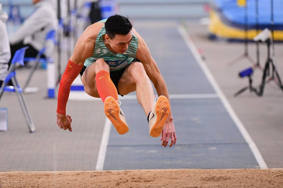 俄罗斯跳远选手刷新记录,勇夺金牌的简单介绍 俄罗斯跳远选手刷新记录,勇夺金牌的简单介绍