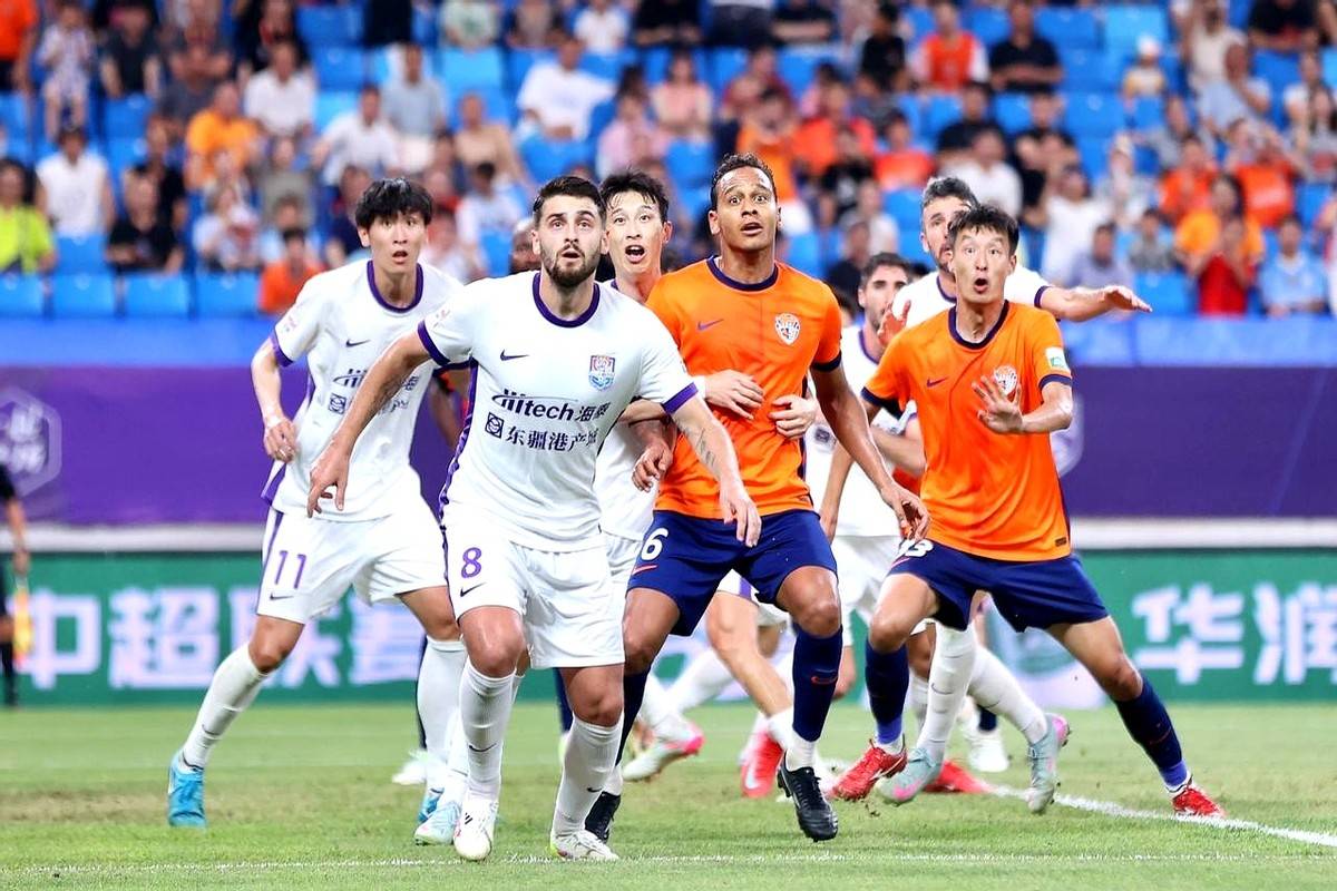 三亿体育体育在线登录-降级球队主场大比分惨败，最后聚光灯