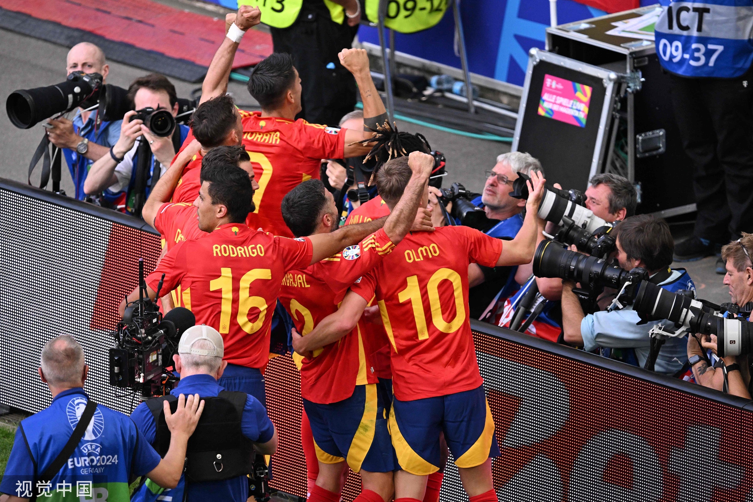 克罗地亚惊险阻击荷兰，西班牙胜瑞典晋级的简单介绍