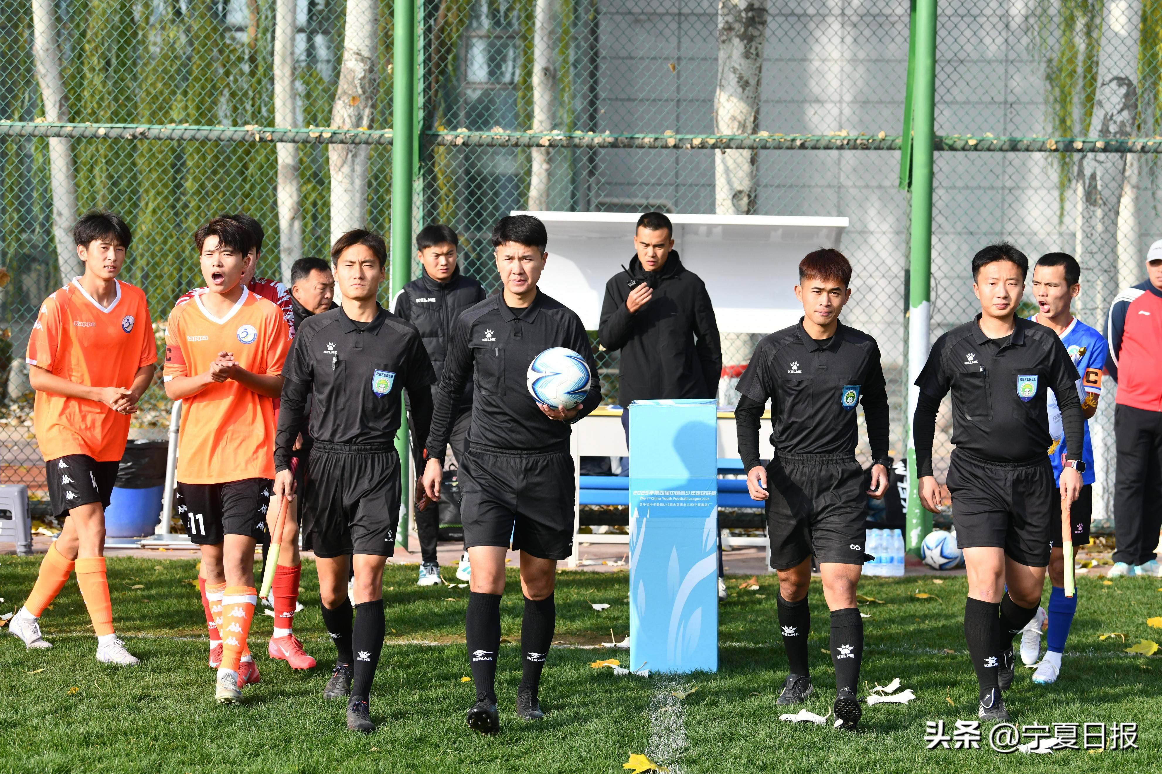 包含竞技角逐：走近赛场，感受血性角逐带来的激情的词条